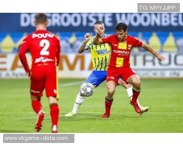 欧联杯精彩对决：里昂与AC米兰战平零比零战术解析与赛后反思