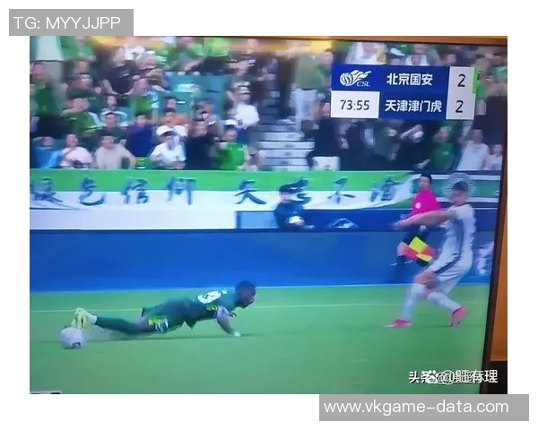 中超赛场惊现冷门里昂大胜尤文图斯引发争议判罚热议