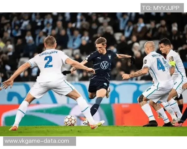 德甲激战波尔图与巴萨0比0平点球大战引发全场狂欢赛后深度解析