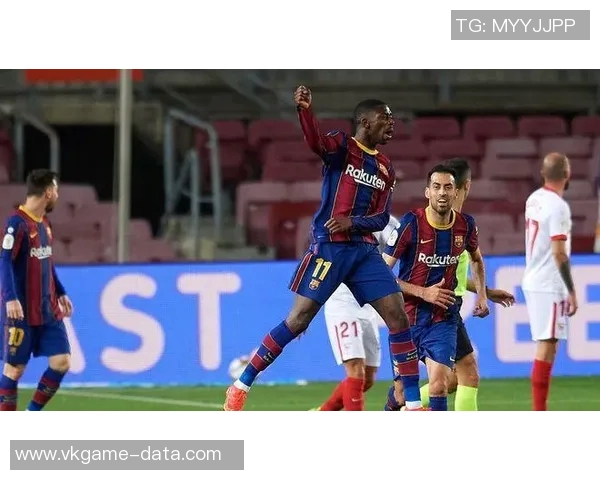 国王杯激战曼联逆转里昂绝杀瞬间引发争议判罚全场沸腾 国王杯激战曼联逆转里昂绝杀瞬间引发争议判罚全场沸腾