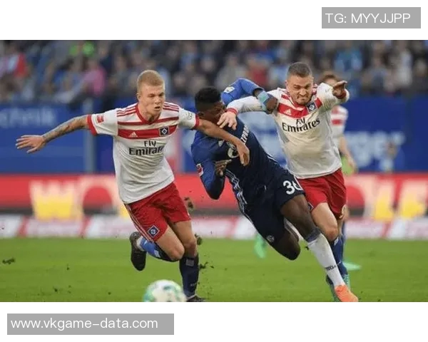 德甲焦点战莱比锡与里昂激战成平局绝杀瞬间引发全场热烈反响 德甲焦点战莱比锡与里昂激战成平局绝杀瞬间引发全场热烈反响