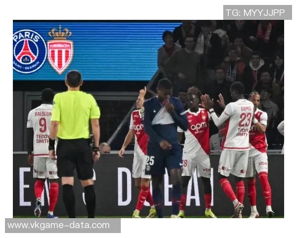 西甲激战：利物浦逆转多特蒙德6-2绝杀瞬间引发全场狂欢点评